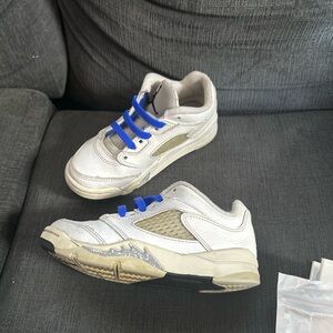 Size 11C Kids Jordans, in GUC. No box or original laces included.